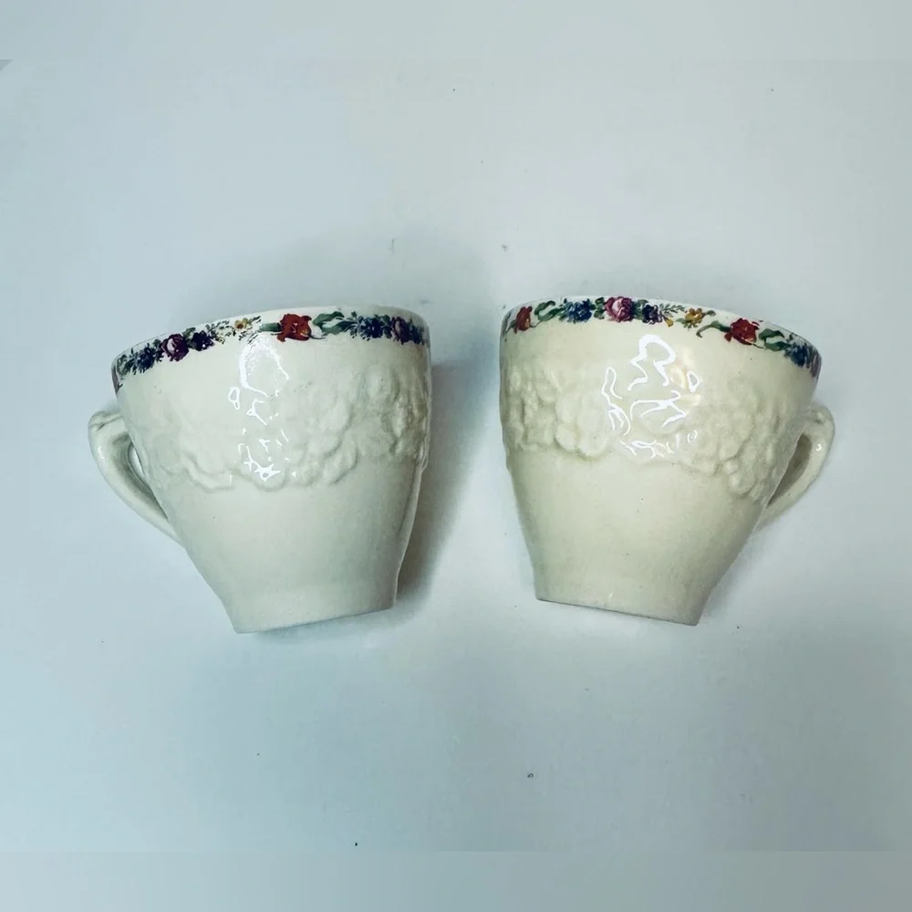 Vintage/Antique Crown Ducal Gainsborough England Pair of Demitasse Cups 749657
